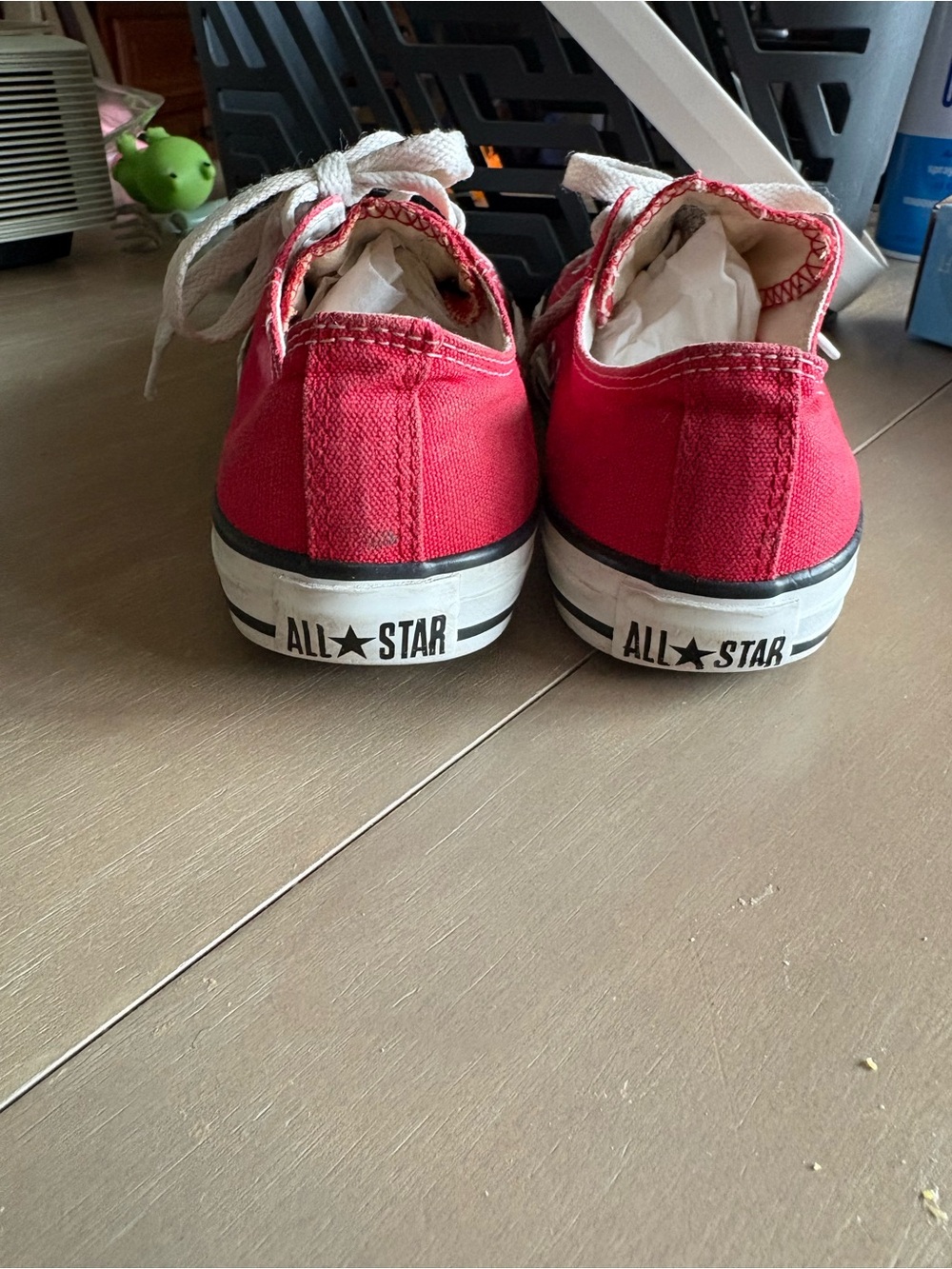 6/$20 Converse Kids Red Low-Top Canvas Sneakers with White Laces Size 3 - Picture 4 of 7